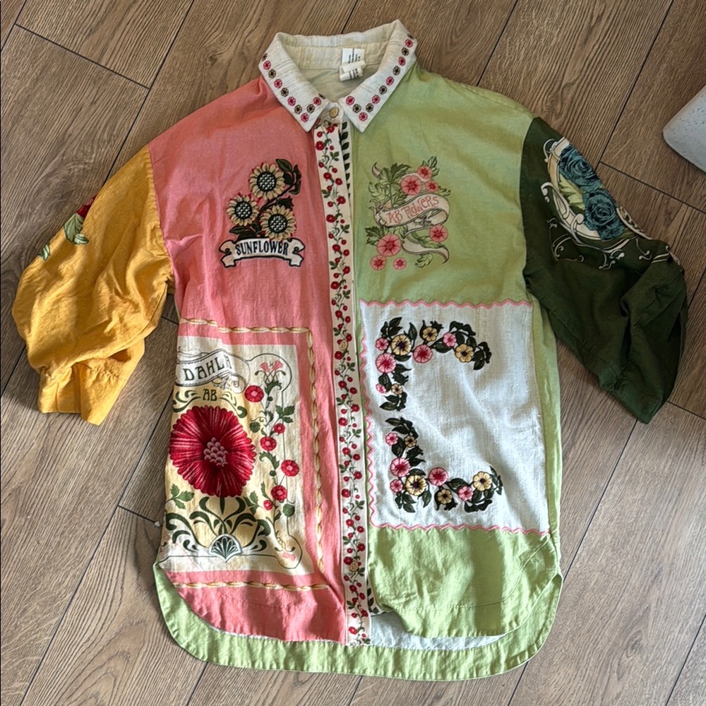 Agua Bendita Patchwork Floral Button-Up Women Shirt in size Large